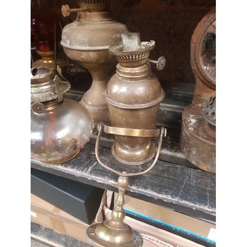 61 - SHELF OF MISC BRASS & COPPER OIL LAMPS