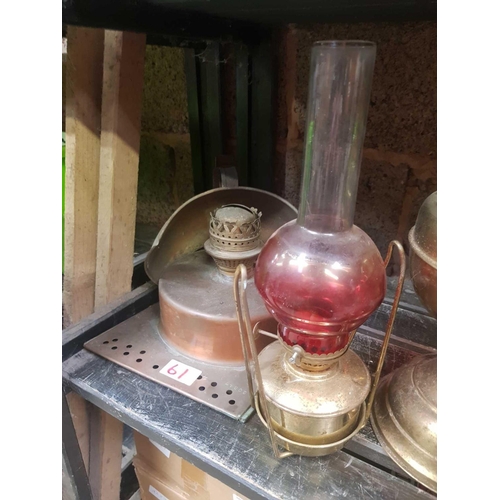 61 - SHELF OF MISC BRASS & COPPER OIL LAMPS