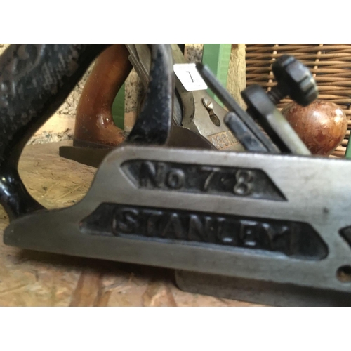 7 - AN ACORN NO, 4½ SMOOTHING PLANE, A VINTAGE STANLEY NO. 78 REBATE PLANE, VINTAGE STANLEY NO. 110 BLOC... 