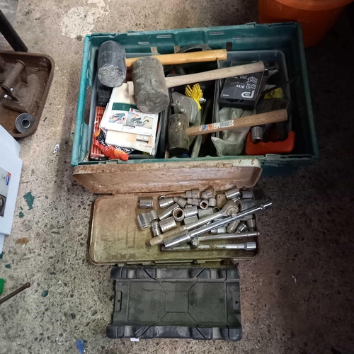 157 - LARGE QTY OF PLASTERERS TOOLS, ELECTRICAL CABLES, TROWEL, MALLETS & SOCKET SET ETC