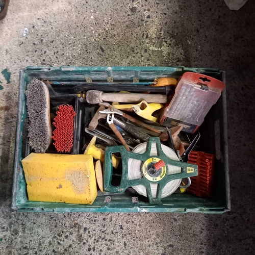 157 - LARGE QTY OF PLASTERERS TOOLS, ELECTRICAL CABLES, TROWEL, MALLETS & SOCKET SET ETC