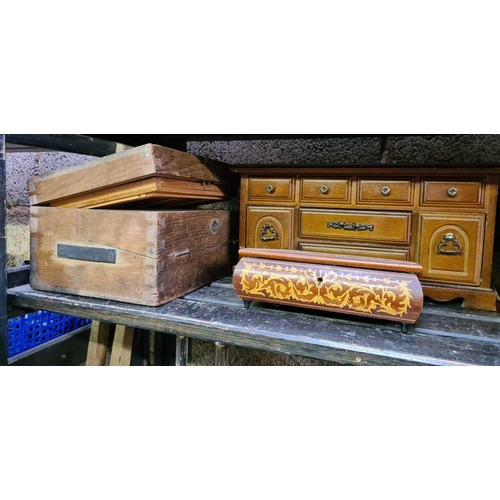 34 - SHELF WITH VARIOUS TRINKET BOXES, 2 VINTAGE TINS & A CANTILEVER CIGARETTE BOX