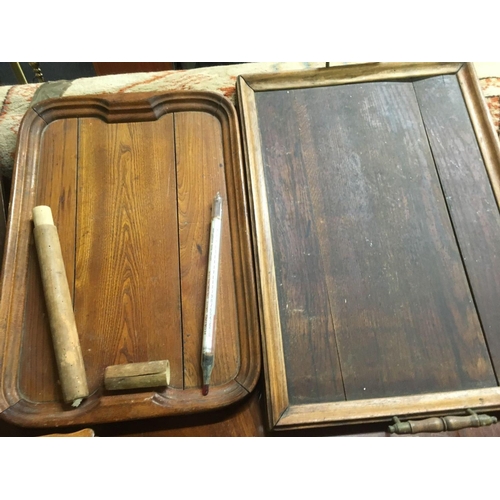 367 - WOODEN TRAY & OTHER TREEN ITEMS & MIRROR BACK BRUSH SET