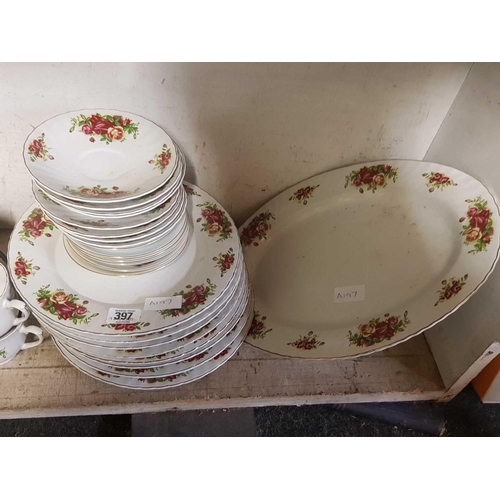 397 - ENGLISH ROSE PATTERNED PART DINNER SERVICE