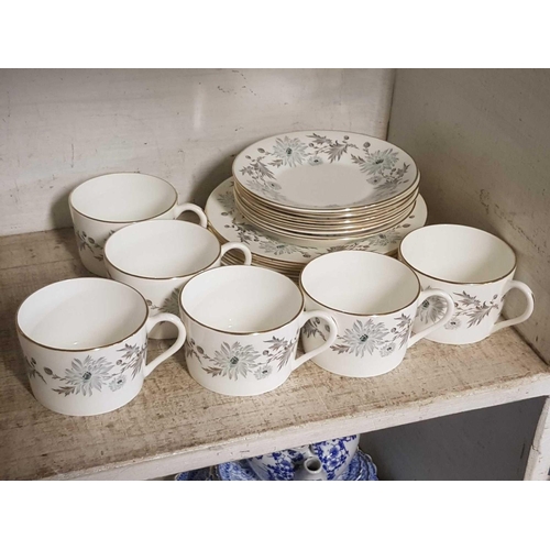 400 - ROYAL WORCESTERSHIRE TEA WARE & COALPORT PART TEA WARE