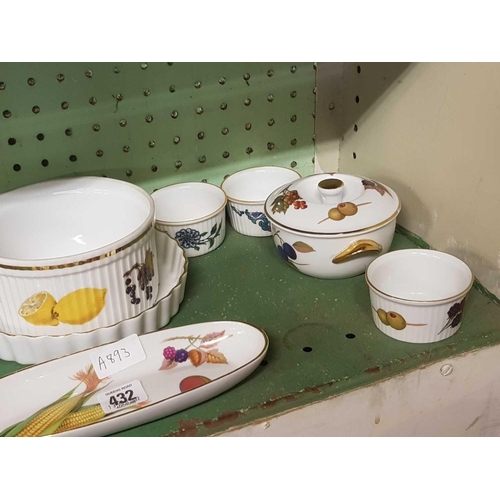 432 - SHELF OF ROYAL WORCESTER CHINAWARE