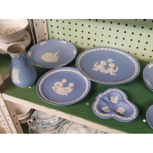 445 - SHELF OF WEDGWOOD PIECES