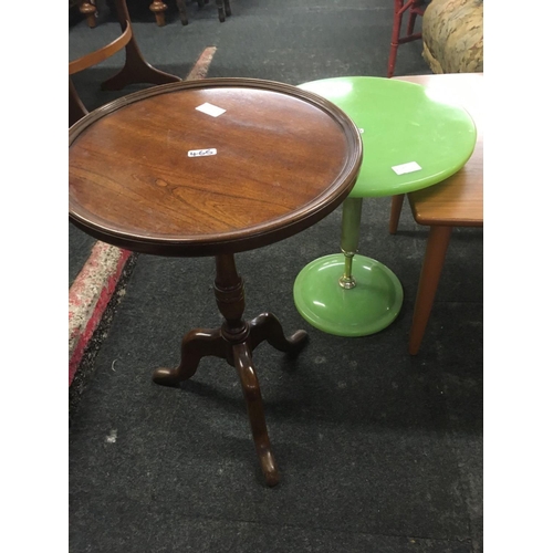 465 - MAHOGANY WINE TABLE, GREEN WINE TABLE & MID CENTURY COFFEE TABLE