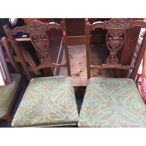 495 - PAIR OF MATCHING CARVED MAHOGANY UPHOLSTERED DINING CHAIRS WITH TURNED LEGS & AN INLAID MAHOGANY UPH... 