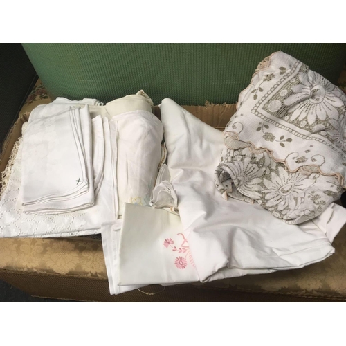 594 - CARTON WITH QTY OF LINEN & LACE, NAPKINS, TABLE  CLOTHES ETC