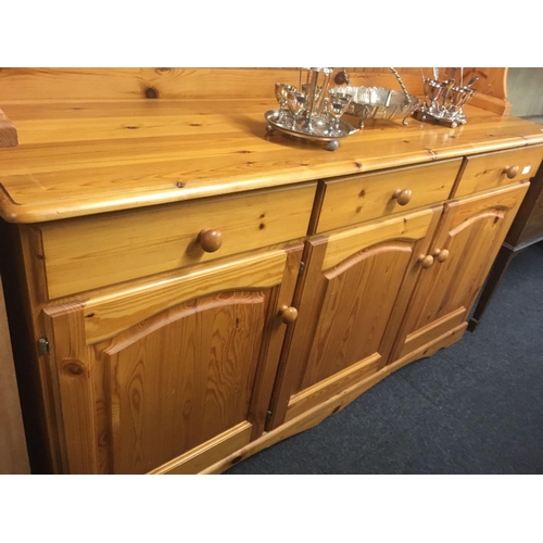 599 - PINE DRESSER