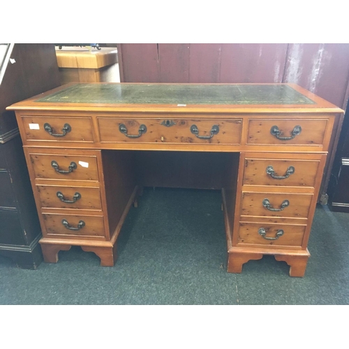 639 - MODERN LEATHER TOP KNEE HOLE DESK