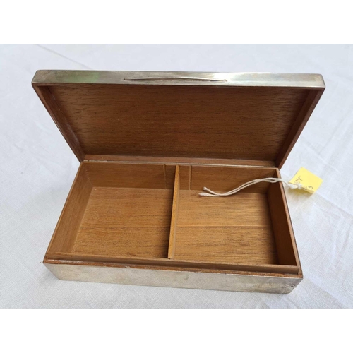 647 - SILVER CIGARETTE BOX WITH WOODEN LINER, 434g