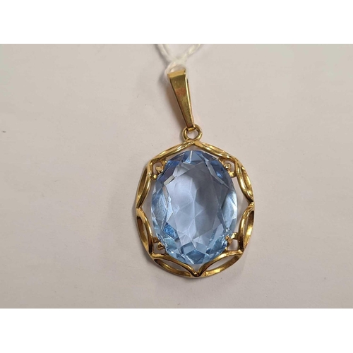 669 - 9ct BLUE STONE PENDANT