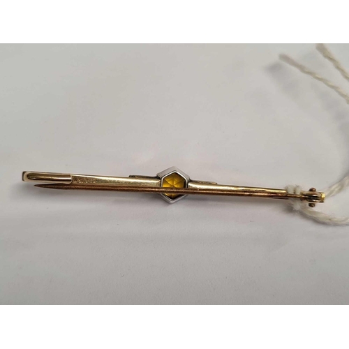 674 - A 9ct 8 TOPAZ BAR BROOCH SET IN SILVER