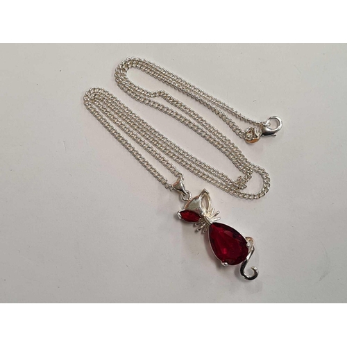 688 - SILVER NECKLACE WITH RIDGE STONE PENDANT (ONE STONE MISSING)