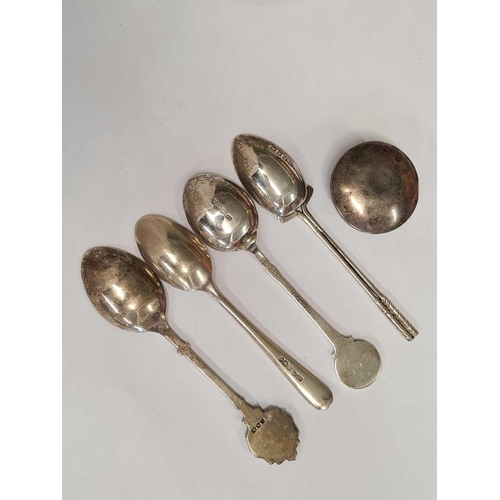 689 - 4 DECORATIVE SILVER TEA SPOONS & A SILVER PERFUME BOTTLE LID