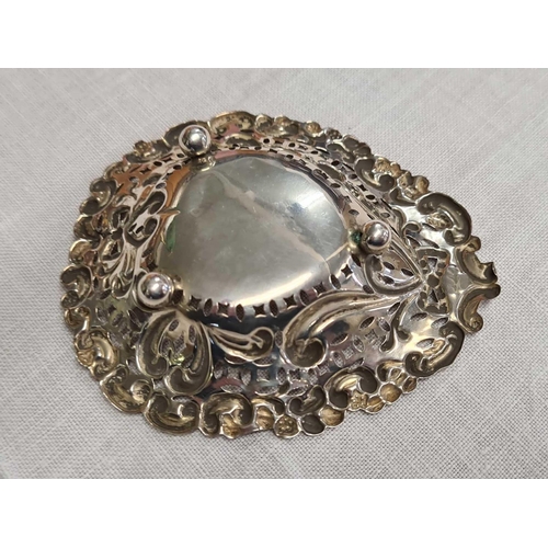 699 - SMALL SILVER TRINKET DISH WITH PIERCED SIDE, 18g