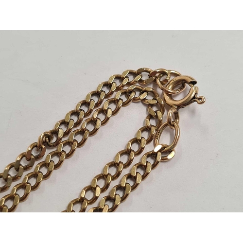 735 - A 9ct GOLD FLAT CURB LINK NECKLACE, 20'' LONG