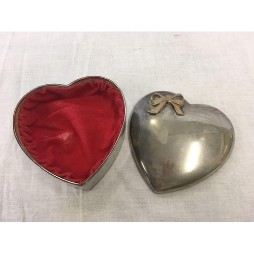 804 - HEART SHAPED METAL JEWELLERY BOX & A CASED SET OF 6 BUTTER KNIVES