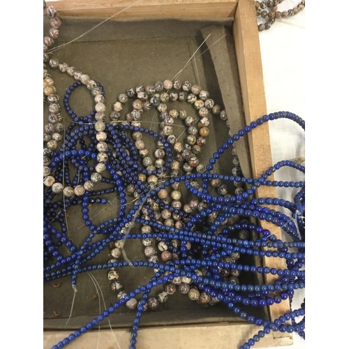 806 - LARGE TRAY OF DYED LAPIS LAZULI BEAD NECKLACES & TIGERS EYE BEAD NECKLACES