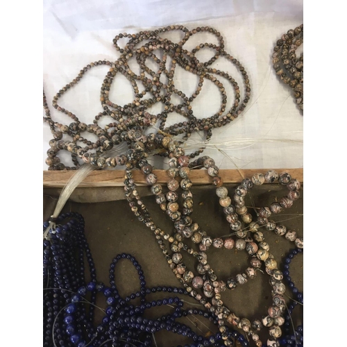 806 - LARGE TRAY OF DYED LAPIS LAZULI BEAD NECKLACES & TIGERS EYE BEAD NECKLACES