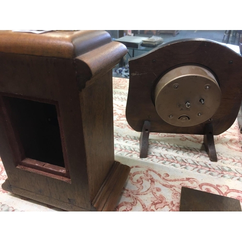 861 - 5 WOODEN MANTEL CLOCKS FOR SPARES OR REPAIR