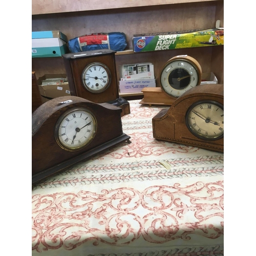 862 - 4 WOODEN MANTEL CLOCKS FOR SPARES OR REPAIRS