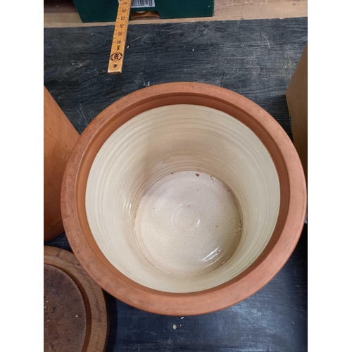 132 - EARTHENWARE ROYAL BARUM WARE BREAD BIN, APPROX 10'' X 10'' DIAMETER WITH WOODEN LID