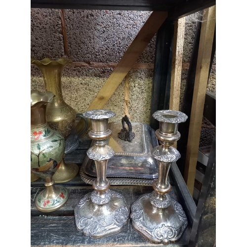 21 - SHELF WITH MISC PLATED CANDLESTICKS, TUREENS, BRASS VASES, PEWTER MUGS & OTHER METALWARE