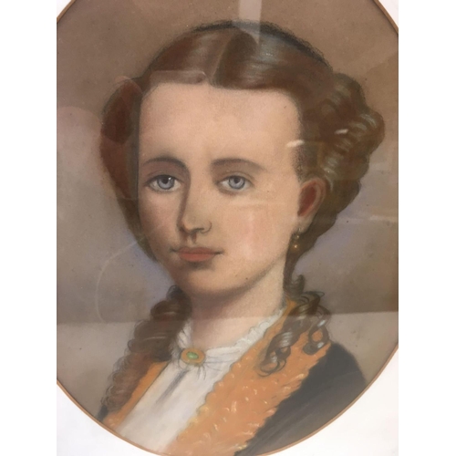 509 - EARLY 19THC OVAL PASTEL PORTRAIT OF A LADY