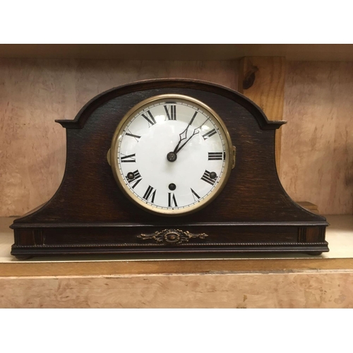 929 - OAK CASED MANTLE CLOCK WITH WESTMINSTER CHIME