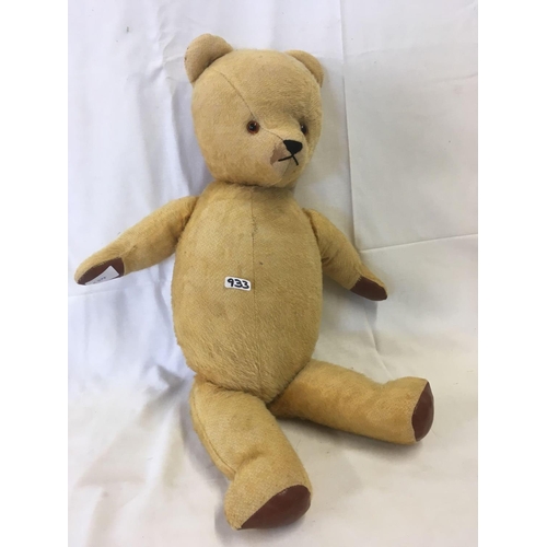 933 - 2 VINTAGE TEDDY BEARS