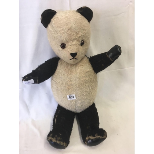 933 - 2 VINTAGE TEDDY BEARS