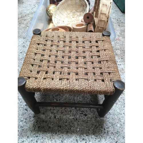 22 - CRATE OF WOOD / WEAVED ITEMS INCL; NEW CHEESE BOARD WITH INTERNAL TOOLS