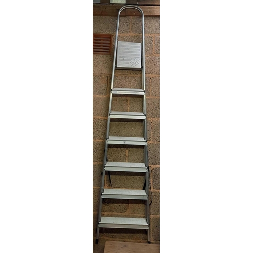 69 - ALUMINIUM 6 STEP CLIMA STEP LADDER