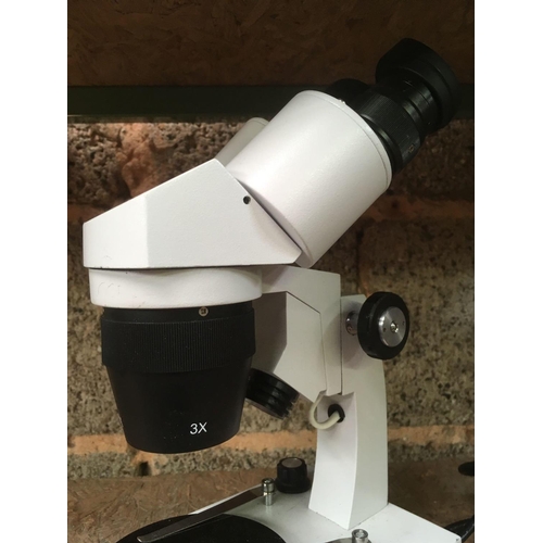 8 - WESSEX WSA1 ELECTRIC MICROSCOPE