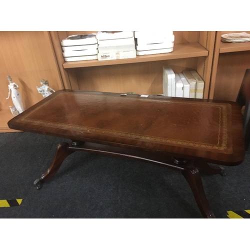 228 - MODERN MAHOGANY STYLE TWIN PEDESTAL COFFEE TABLE WITH LEATHER INSET  TO TOP