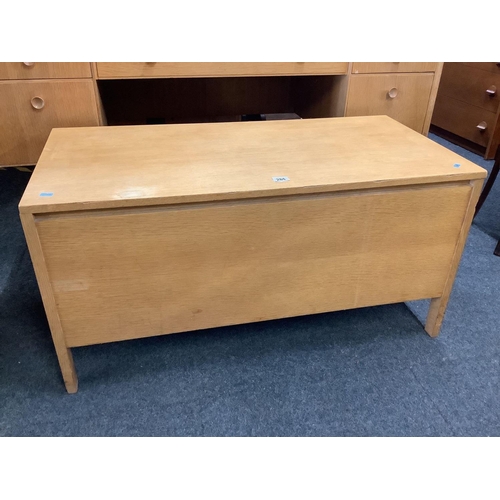 284 - LIGHT OAK & MAHOGANY BLANKET CHEST WITH HINGED LID BY MEREDEW FURNITURE