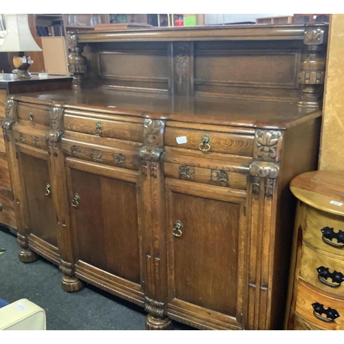 333 - EARLY 20TH CENTURY ART NOUVEAU STYLE CARVED OAK SIDEBOARD IN SUPERB ORDER WITH BRASS DROP HANDLES, 5... 