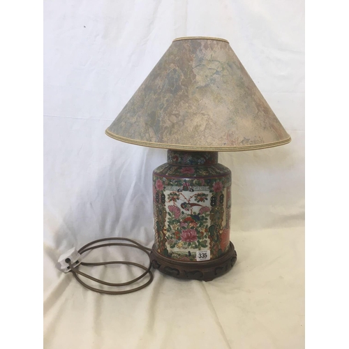 335 - HAND PAINTED HEAVILY DECORATED CHINESE TABLE LAMP ON WOODEN BASE IN THE FORM OF A GINGER JAR WITH SH... 