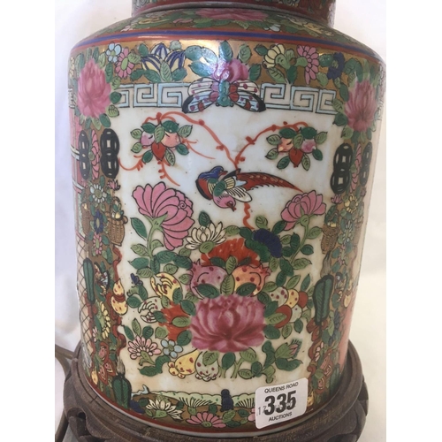 335 - HAND PAINTED HEAVILY DECORATED CHINESE TABLE LAMP ON WOODEN BASE IN THE FORM OF A GINGER JAR WITH SH... 