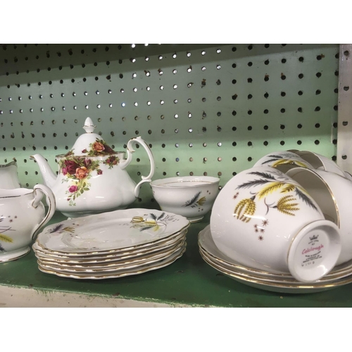 391 - ROYAL ALBERT OLD COUNTRY ROSES TEA POT, COLCLOUGH BONE CHINA TEA SERVICE & DUCHESS BONE CHINA INDIAN... 