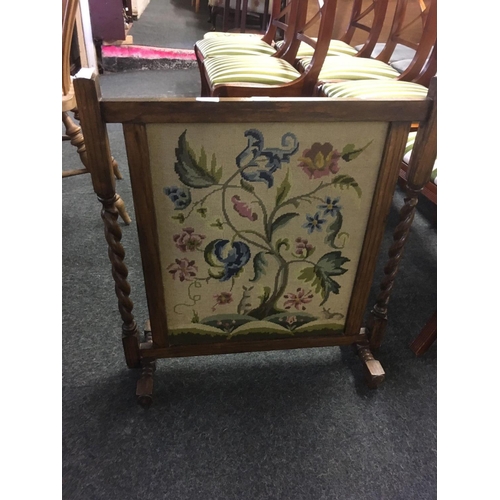 406 - OAK FIRE SCREEN WITH BARLEY TWIST PILLARS &  INSET FLORAL EMBROIDERED PICTURE