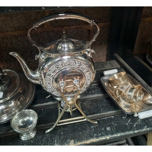 43 - SHELF WITH SPIRIT KETTLE ON STAND, CONDIMENT SET, ENTREE DISHES, EGG CUPS, WHITE METAL GLASS HOLDERS