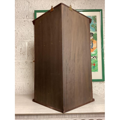 451 - REPRODUCTION MAHOGANY CORNER DISPLAY CABINET WITH BOW GLASS DOOR & 3 FABRIC LINED SHELVES, 26'' TALL