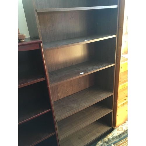 470 - MODERN BOOKCASE WITH 6 ADJUSTABLE SHELVES, 31'' WIDE X 6ft TALL