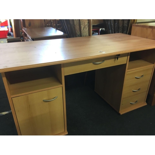 484 - MODERN PINE EFFECT TWIN PEDESTAL DESK WITH 4 DRAWERS & CUPBOARD, 57'' WIDE X 27.5'' DEEP