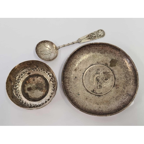 558 - SMALL SILVER DISH INSET WITH A 2 CANDAREENS COIN, AN EMBOSSED POT & SPOON