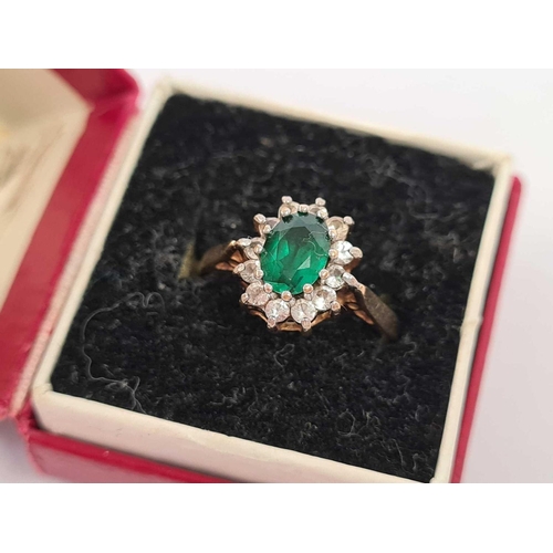 568 - 9ct OVAL DRESS RING WITH GREEN & WHITE STONES, 2.6g TOTAL